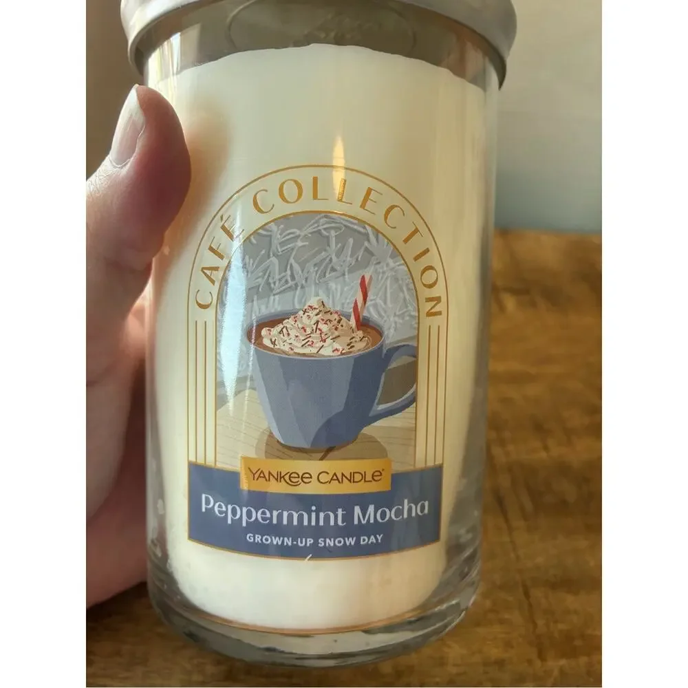 Yankee Candle Cafe Collection Peppermint Mocha Candle Grown-Up Snow Day 20 oz.